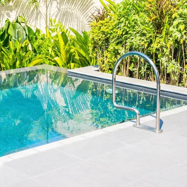Gartenarchitektur Hammerl realisiert mit pondovital.at durchdachte Naturpools, die moderne Gartengestaltung und ökologisches Baden auf höchstem Niveau vereinen.