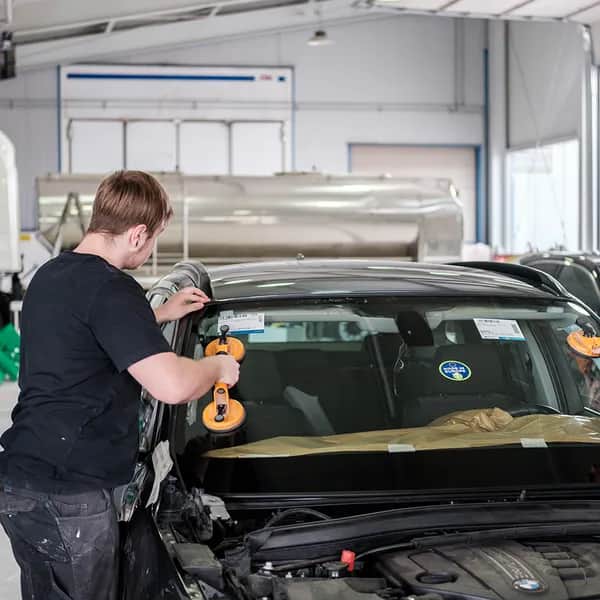 Tragler Lackiererei/Spenglerei & Sandstrahltechnik – professionelle Lackreparatur, Karosserieinstandsetzung und Korrosionsschutz für langfristigen Werterhalt von Fahrzeugen.