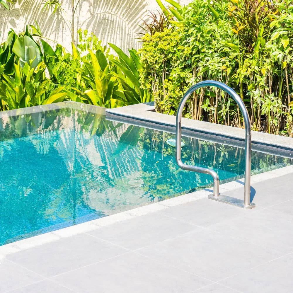 Gartenarchitektur Hammerl realisiert mit pondovital.at durchdachte Naturpools, die moderne Gartengestaltung und ökologisches Baden auf höchstem Niveau vereinen.