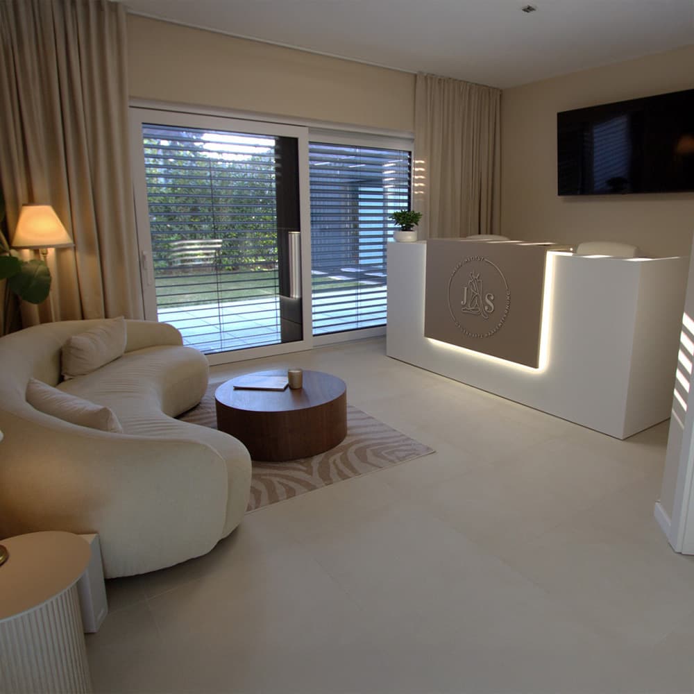 JS-Laserinstitut Lanzendorf bietet besonders sanfte Laser-Haarentfernung für sensible Haut und andere Methoden für dauerhafte Haarentfernung in Wien-Umgebung.