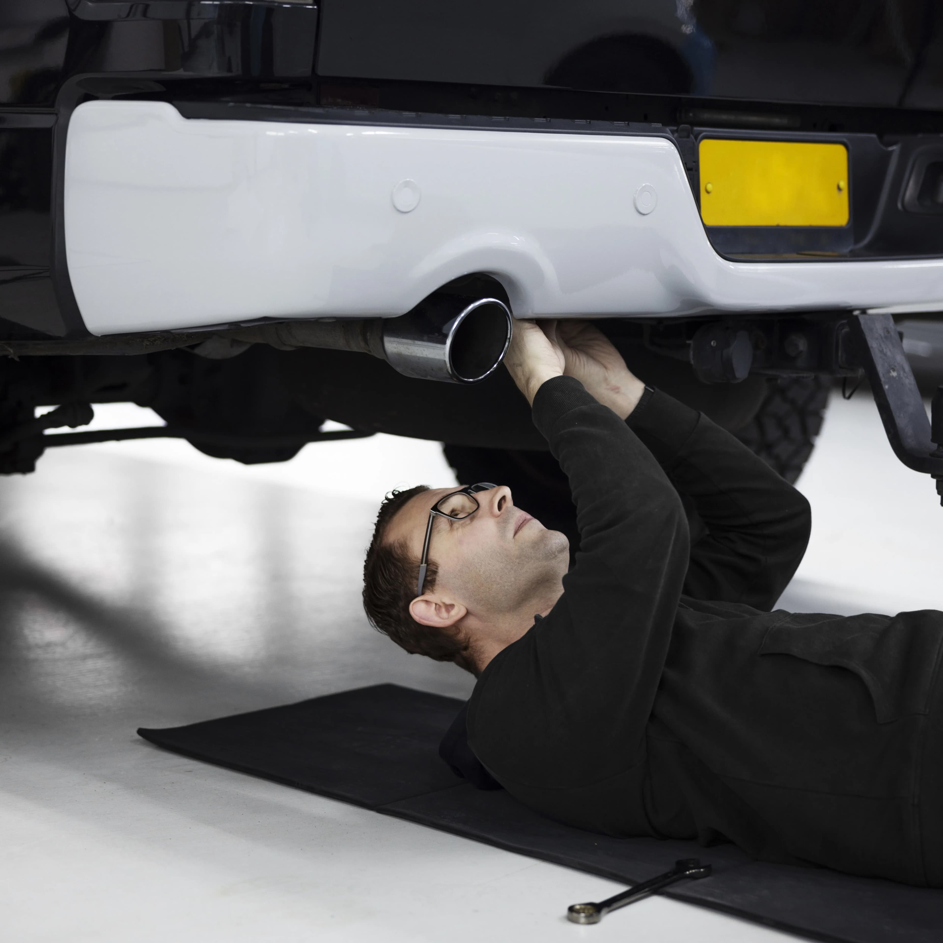 Michael Pintarits von Carbaroncleaning_bgld erläutert die Vorteile der Motorinnenreinigung für saubere, leistungsstarke Motoren.