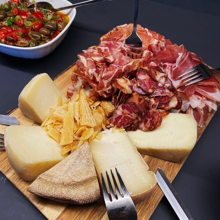 Frühlingshafter Genuss bei der Tasca Austro Galo in Wien mit portugiesischen Speisen und Wein.  