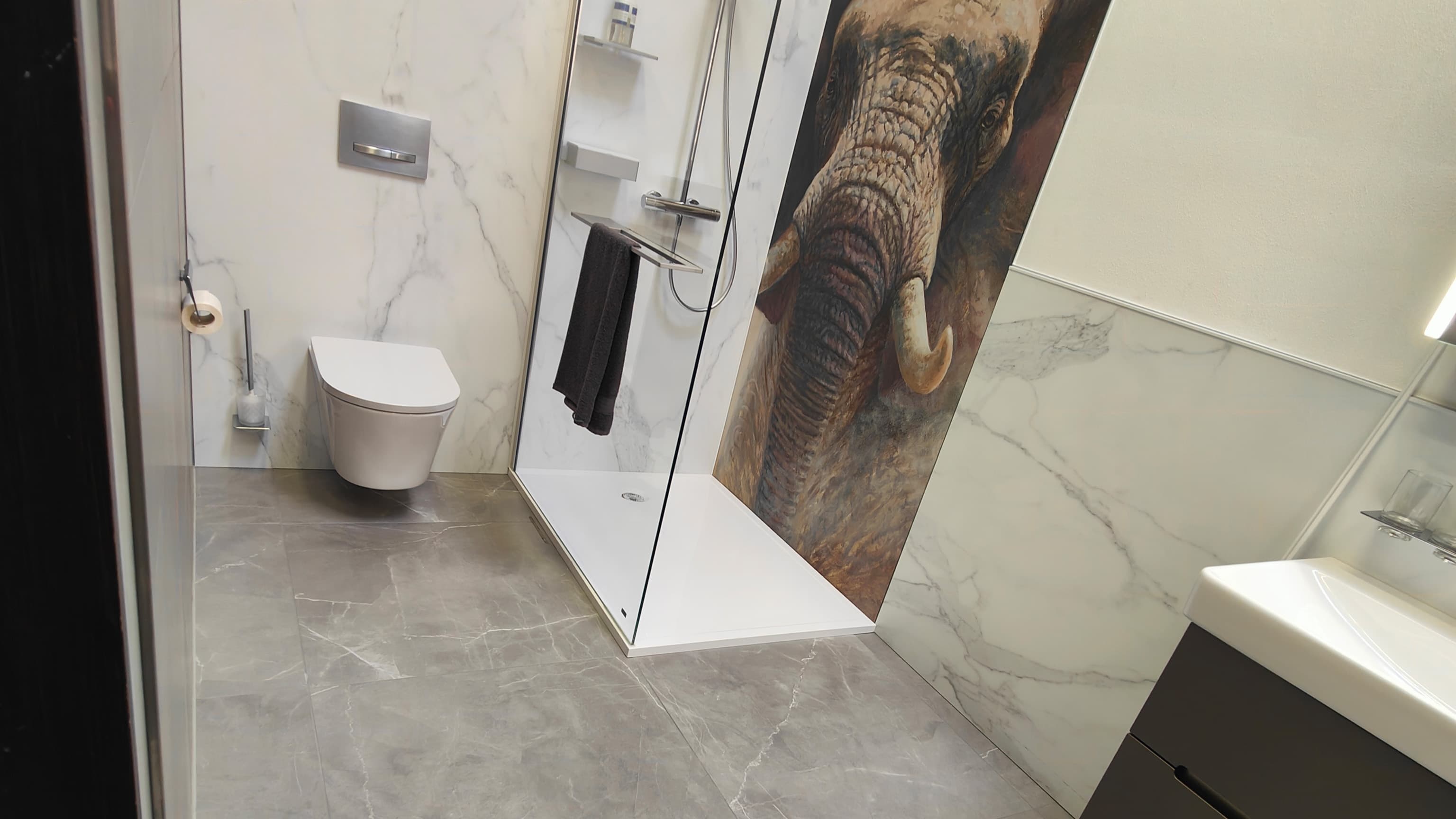 FCI Fliesen GmbH zeigt professionelle Tipps zur Planung und Verlegung von Großformatfliesen im Raum Stuttgart.