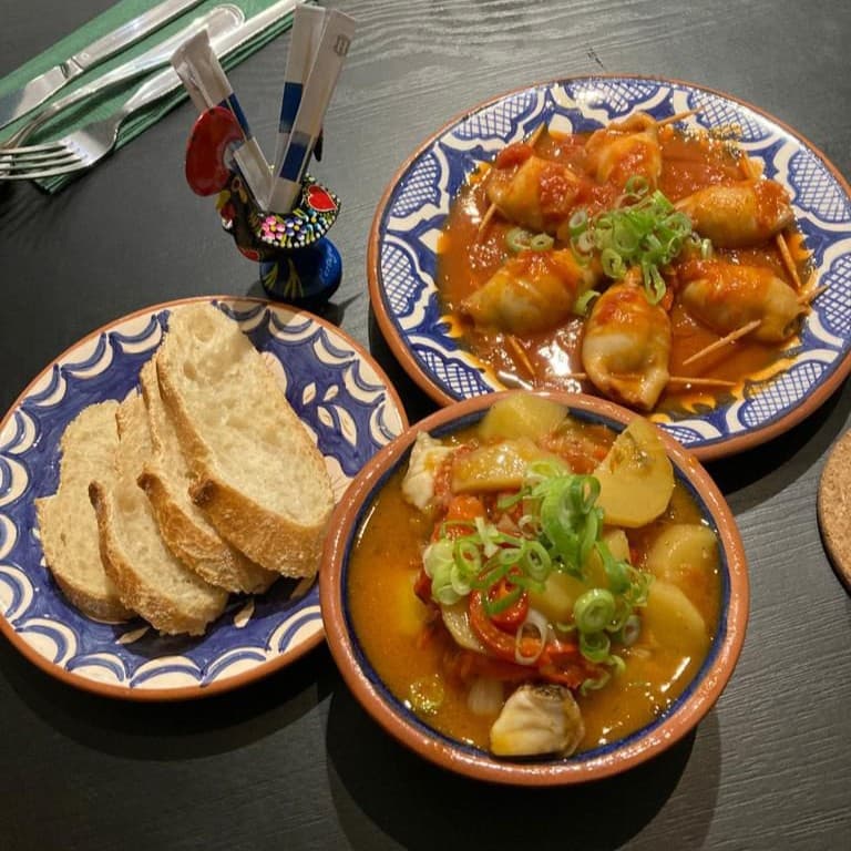 Gemütliches Abendessen bei Austro Galo in Wien mit authentischer portugiesischer Küche.