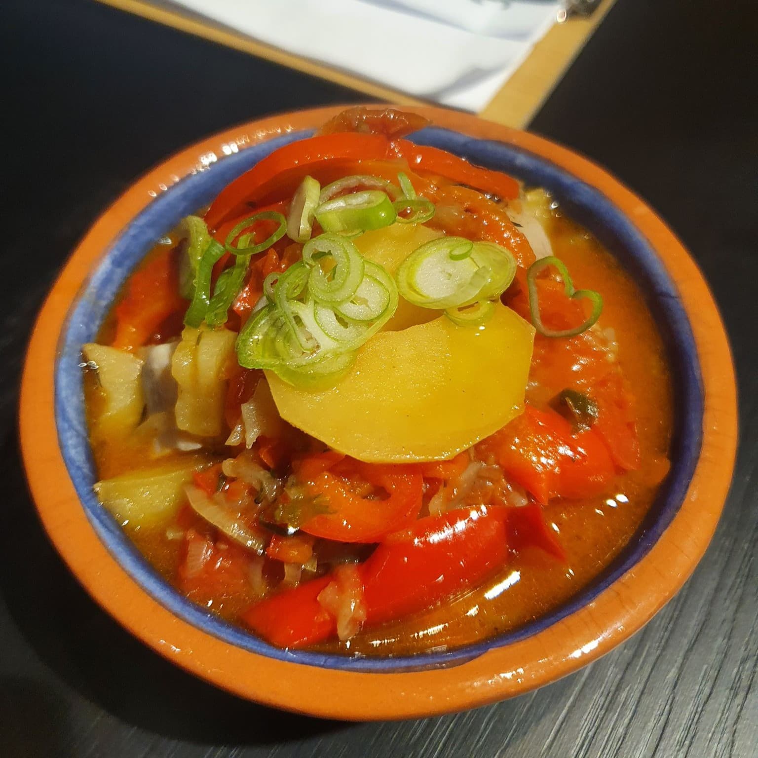 Winterliches Essen bei Austro Galo, einer Tasca in Wien, mit portugiesischen Tapas und Wein.