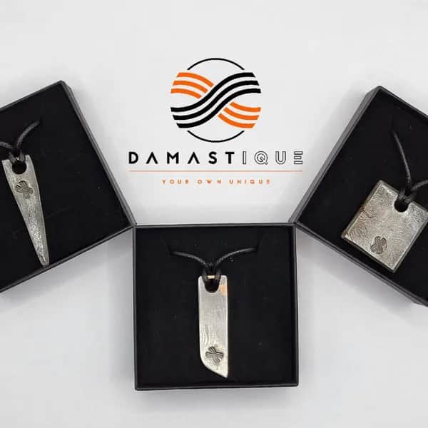 Ein Gutschein von Damastique verschenkt nicht nur ein handgefertigtes Damastmesser, sondern auch die einmalige Erfahrung eines eigenen Messerschmiedekurses.