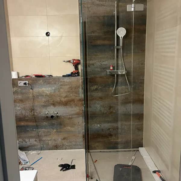 Barrierefreie Badsanierung von FCI Fliesen GmbH: Komfort, Sicherheit und modernes Bad-Design im Raum Stuttgart.
